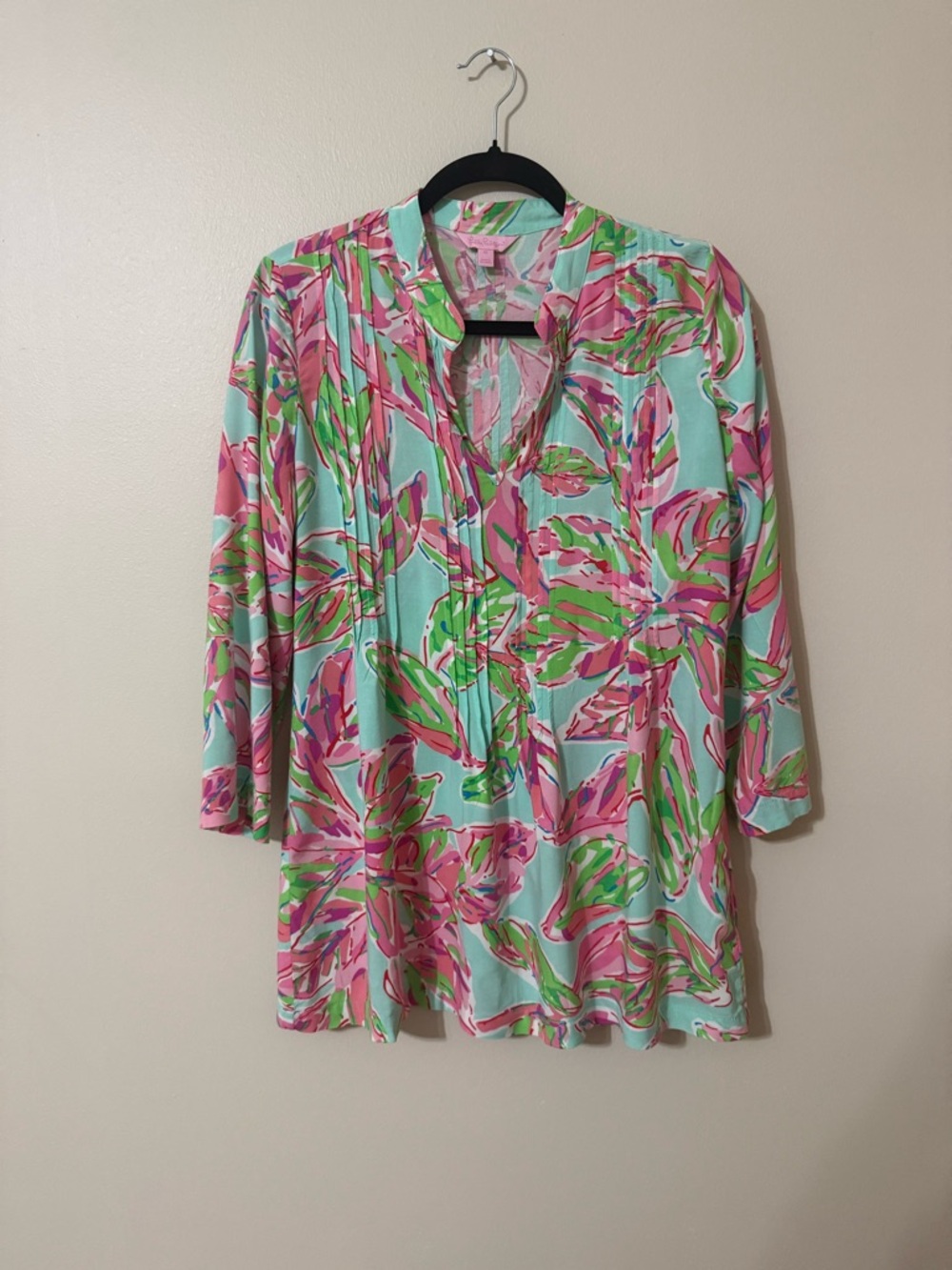 Lilly Pulitzer  Women’s Size M Tunic Top 3/4 Sleeve Split Neck , great condition